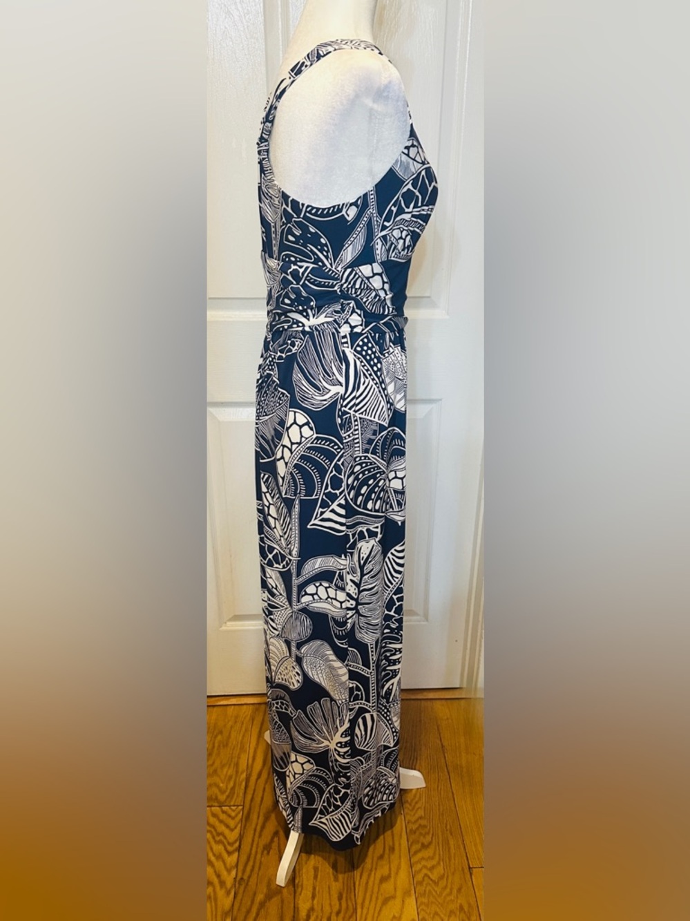 Tori Richard  Dress  Halter Blue White Tropical Twist Back Size Medium - Picture 5 of 10